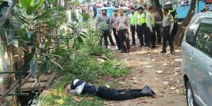 Pelaku penikaman tiga Polisi secara membabi buta terkapar dilumpuhkan pihak kepolisian dengan timah panas. mtd/tribratanews.com)