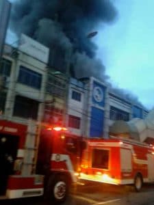Toko pakaian Ria Busana yang terletak di Jalan Gatot Subroto, Rabu (12/10/2016) kembali terbakar. MTD/Suhardiman