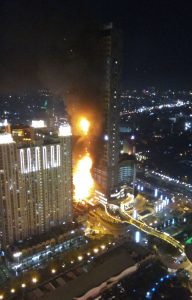 Kebakaran di apartemen Neo Soho, Jakarta yang terbakar Rabu 09 November 2016 malam. sumber :twitter @brycewg