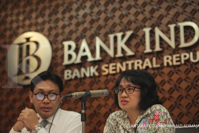 Direktur Eksekutif Pusat Program Transformasi Bank Indonesia (PPTBI) Onny widjanarko (kiri) bersama Direktur Eksekutif Departemen Kebijakan dan Pengawasan Sistem Pembayaran (DKSP) BI Eni panggabean (kanan) memberikan keterangan pers tentang penerbitan Peraturan Bank Indonesia (PBI) No 19/8/PBI/2017 mengenai penetapan Gerbang Pembayaran Nasional (GPN) atau National Payment Gateway (NPG) di Jakarta, Kamis (6/7). BI menetapkan kebijakan GPN NPG melalui interkoneksi switching untuk mewujudkan interoperabilitas sistem pembayaran nasional. ANTARA FOTO/Muhammad Adimaja/Spt/17