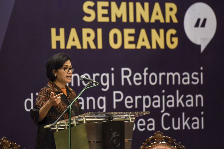 Menteri Keuangan Sri Mulyani menjadi pembicara utama dalam seminar di Kementerian Keuangan, Jakarta, Rabu (25/10). (ANTARA/Hafidz Mubarak A)
