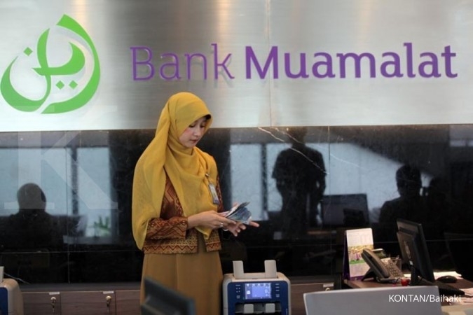 Teller menghitung uang di Bank Muamalat, Jakarta Selatan, Kamis (10/3). Baihaki/10/3/2016