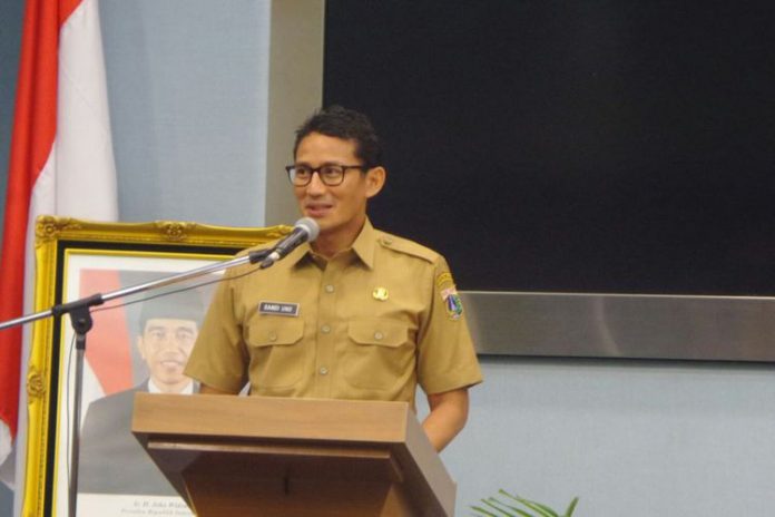 Wakil Gubernur DKI Jakarta Sandiaga Uno berbicara di depan pejabat DKI di Balai Kota, Jalan Medan Merdeka Selatan, Selasa (16/10/2017). (KOMPAS.com/JESSI CARINA )