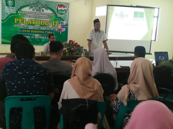 Dalam rangka memperingati Hari Santri Nasional, pengurus wilayah Lembaga Taklif wa Nasyr (LTN) Nahdlatul Ulama Sumatera Utara, mengadakan pelatihan Pelatihan IT, Jurnalistik, Video dan Sosial Media terhadap kader muda NU, Sabtu (21/10/2017).