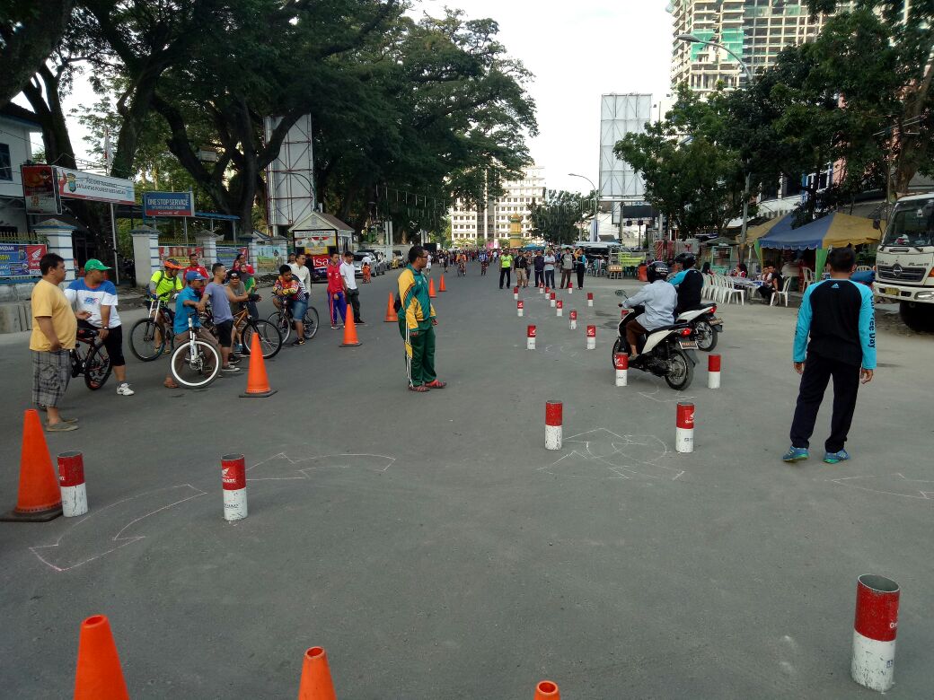 Simulasi Praktik Uji SIM Satlantas Polrestabes Medan di Lapangan Merdeka