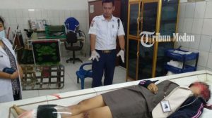 Jenazah Rara Sita, korban perampokan di Rumah Sakit Umum Daerah Djasamen Saragih,Rabu (25/10/2017) malam (TRIBUN MEDAN / DEDY KURNIAWAN)