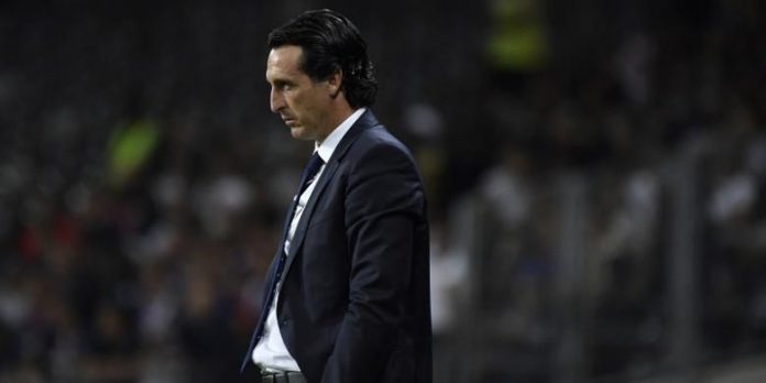 Ekspresi pelatih PSG, Unai Emery, saat laga Ligue 1 kontra Toulouse di Stadion Municipal, pada Jumat (23/9/2016) waktu setempat.(PASCAL PAVANI/AFP)