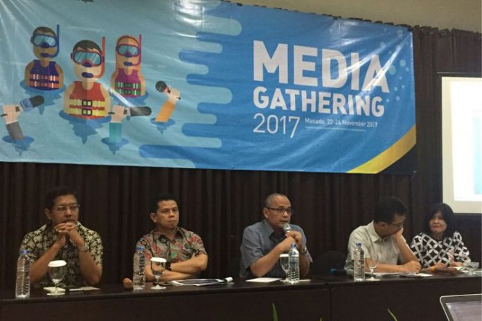 Sejumlah pembicara dalam acara Media Gathering Direktorat Jenderal Pajak Kementerian Keuangan di Manado, Sulawesi Utara, Rabu (22/11/2017). Para pembicara (dari kiri ke kanan); Direktur Penyuluhan, Pelayanan, dan Humas DJP Hestu Yoga Saksama; Direktur Peraturan Perpajakan II Yunirwansyah; pengamat pajak Darussalam; Direktur Peraturan Perpajakan I Arif Yanuar; dan Kasubdit Pertukaran Informasi Perpajakan Internasional Leli Listianawati.(KOMPAS.com / ANDRI DONNAL PUTERA )