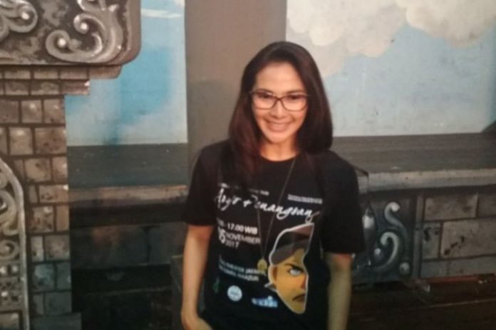Maudy Koesnaedi berpose saat jumpa pers Pagelaran Ketoprak Tari Aryo Penangsang, di Gedung Pertunjukan Wayang Orang Bharata, Senen, Jakarta Pusat, Jumat (3/11/2017).(Kompas.com/Ira Gita)