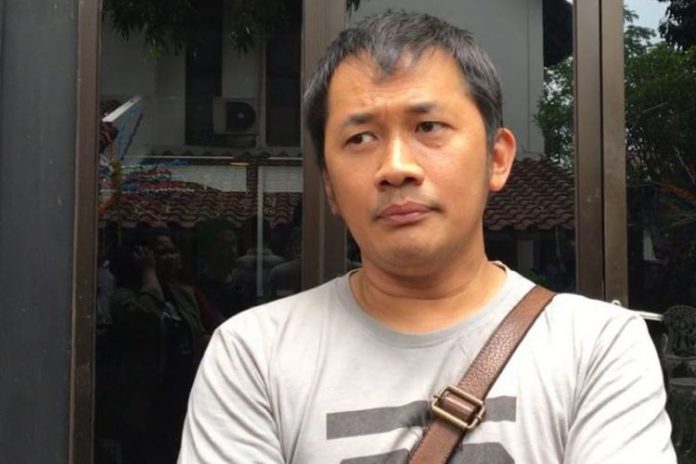 Hanung Bramantyo saat diwawancarai di kawasan Duren Tiga, Jakarta Selatan, Sabtu (4/11/2017).(Kompas.com/Ira Gita)