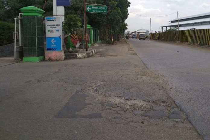 Kondisi kawasan Pasar Induk Cipinang, Jakarta Timur, Kamis (23/11/2017).(KOMPAS.com/Stanly)