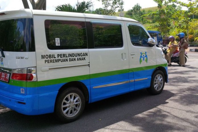 Mobil operasional Dinas Pemberdayaan Perempuan Perlindungan Anak Pengendalian Penduduk dan Keluarga Berencana Kabupaten Nunukan Kalimantan Utara yang berhasil membongkar kasus kekerasan seksual terhadap anak yang dilakukan oleh paman korban 7 tahun lalu. (KOMPAS.com/SUKOCO)