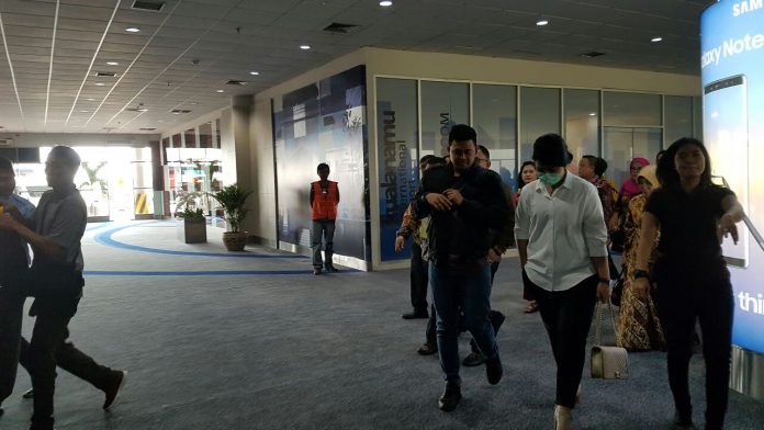 Bobby Nasution dan Kahiyang Ayu tiba di Bandara Internasional Kualanamu, Deli Serdang, Sumatera Utara, Minggu, (19/11) pukul 13.34 WIB.
