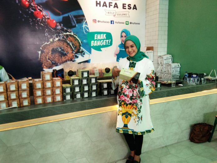 Grand Opening Of Hafa Esa, toko bolu gulung milik Nina Zatulini di Jalan Karya No. 20 D. (mtd/Firi Gayatri).