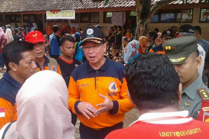 Kepala Badan Nasional Penanggulangan Bencana (BNPB), Willem Rampangilei di Kabupaten Wonogiri, Minggu (10/12/2017).(KOMPAS.com/Labib Zamani)