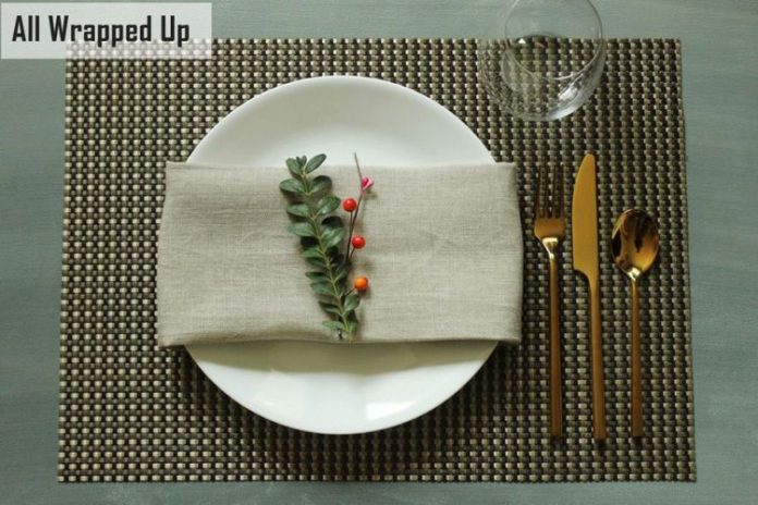 Hiasan meja makan saat natal.(homedit)