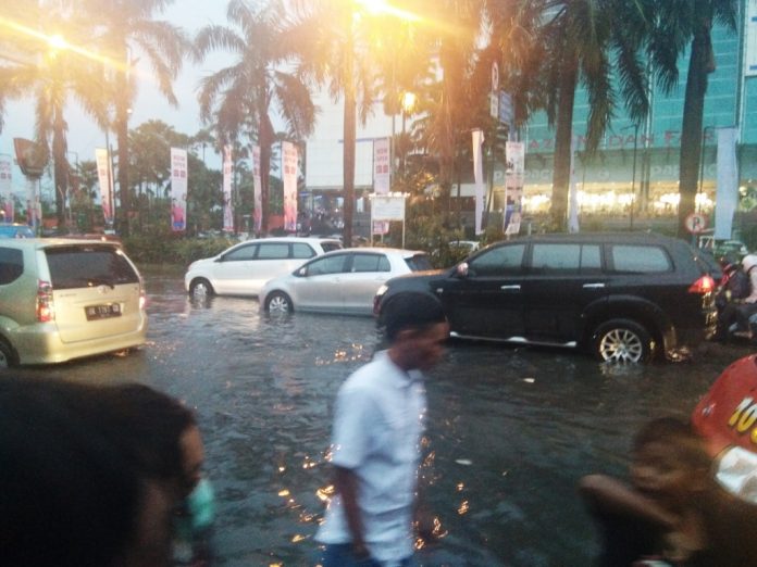 Banjir di Plaza Medan Fair