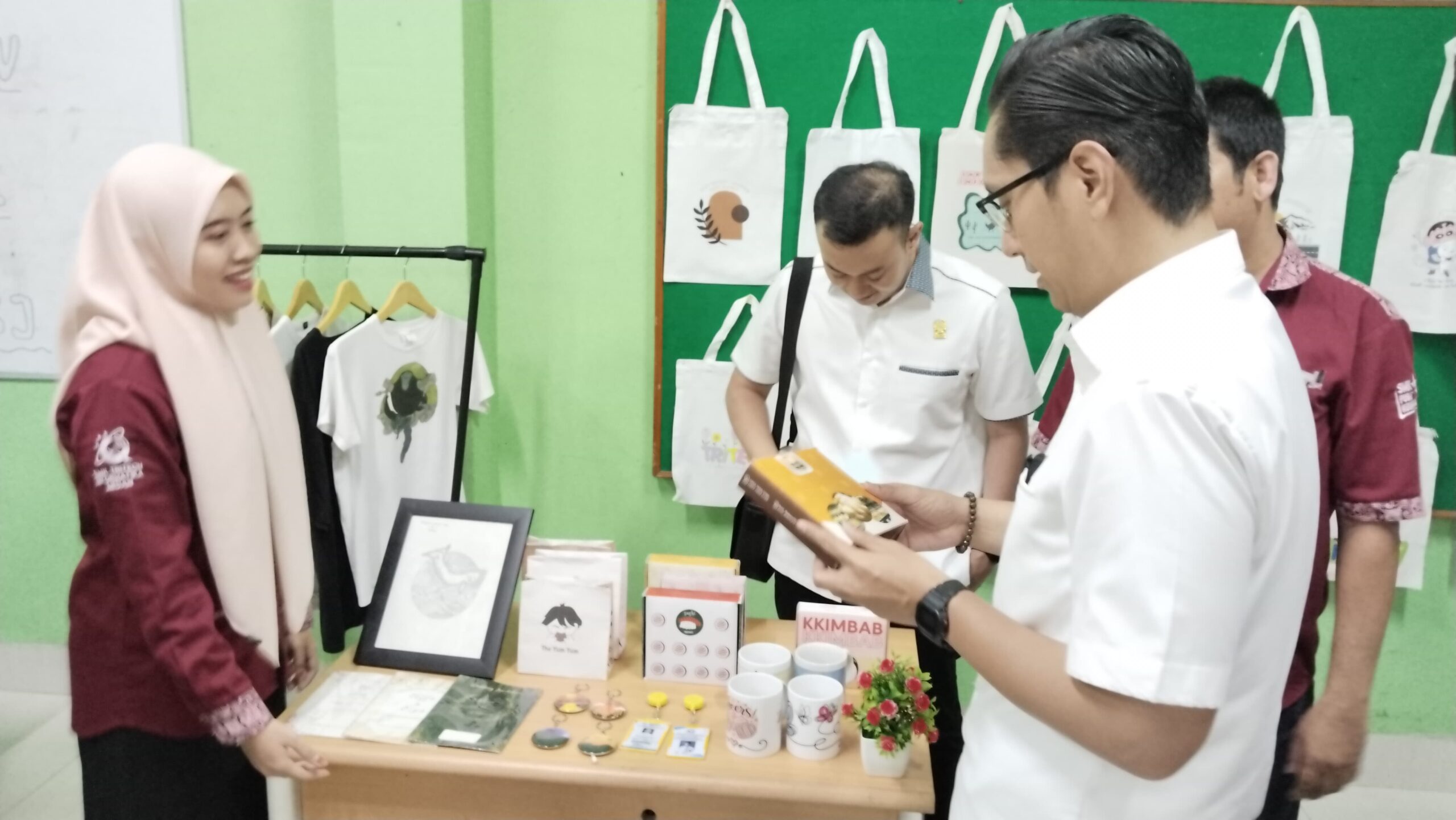 Hadir di Seminar SMK Tritech Informatika, Rico Waas Memotivasi Pelajar Menjadi Enterpreneur